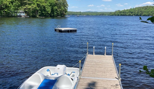 "THE CALLING LOON". A sunny 5 bedroom, 2 bath house on Crystal Lake! Sleeps 9. in Harrison