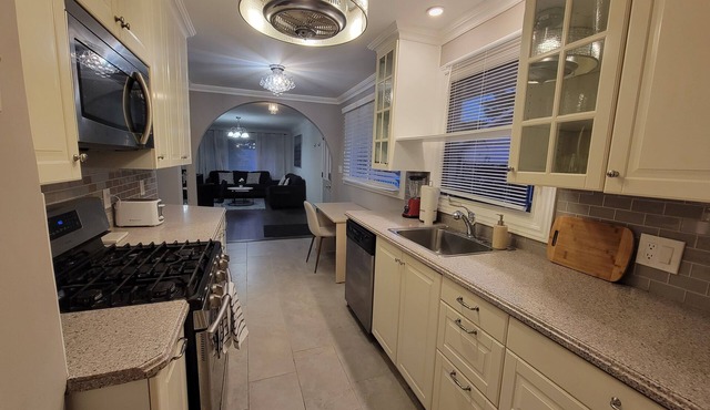 The Canal House- 6 Bedrooms w/Fire Pit -5min walk to Canal/5min drive-Downtown
