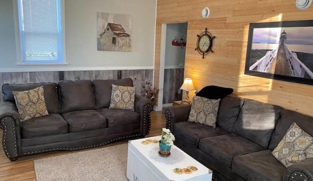 The Charmer - Grand Bend, Pinery & Ipperwash Hub!