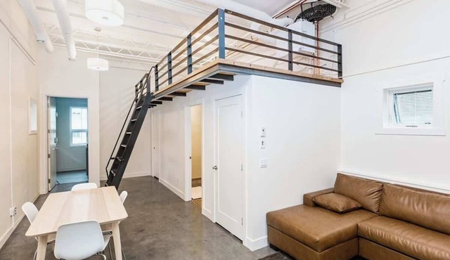 The City Loft Retreat | BBQ, Sleeps 6 |
