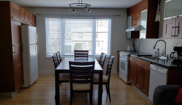 The Cozy, 2 Bedroom, Downtown