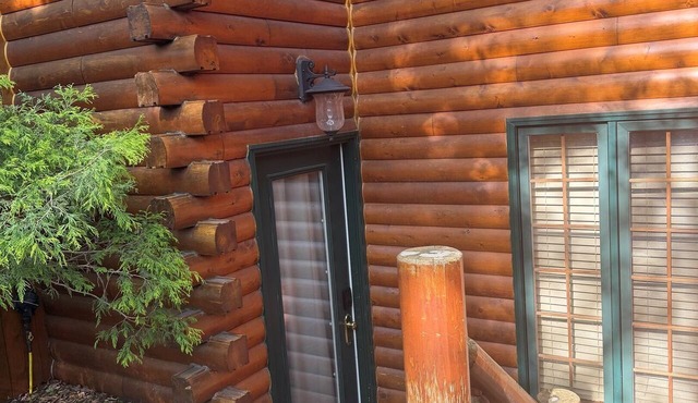 The Cozy Cabin Nook - Heart of Fall River