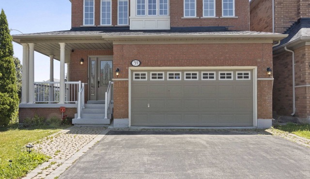 The cozy corner house in the Richmond Hill