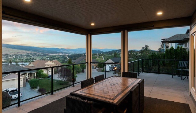 The Driftwood | Hot Tub, Wineries & Lakes