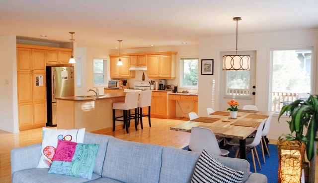 The Driftwood House - Beautiful, Bright & Spacious 3 Bedroom Family Home