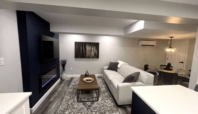 The Executive Suite: Modern Apartment with Pool