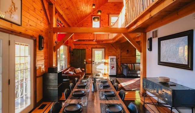 The Frontenac: A Lakeside Cabin Retreat with Sauna