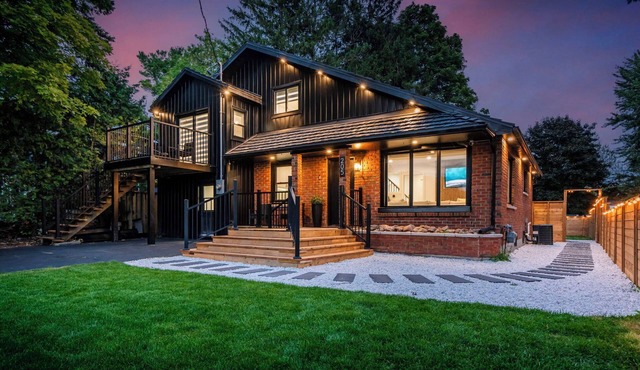 The Georgian Bay Cottage - Hot Tub + Sauna + Fire-pit + More!