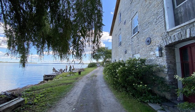 The Granary Flat at the Historic Glenora Mill