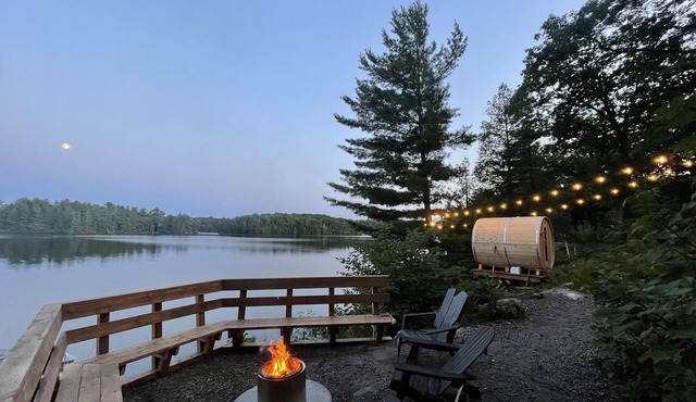 The Hatch - your family lakehouse retreat in Muskoka w/Sauna & Hot Tub