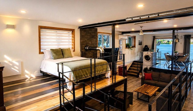 The Haven Loft, with free parking. Pet-Friendly!