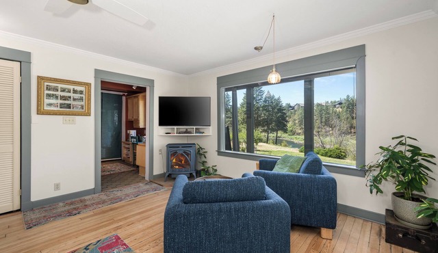 The Historic River Lodge - Your Private Riverfront Suite in Spokane