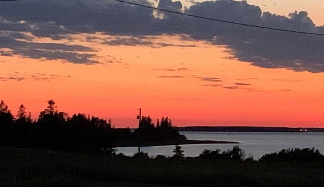 The Homestead, in Bedeque, waterview beach house and hot tub cabin
