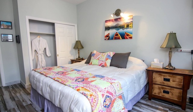 The Jypsy Inn - Muskoka Room Bracebridge