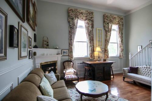 The Jypsy Inn - The Royal Suite Bracebridge