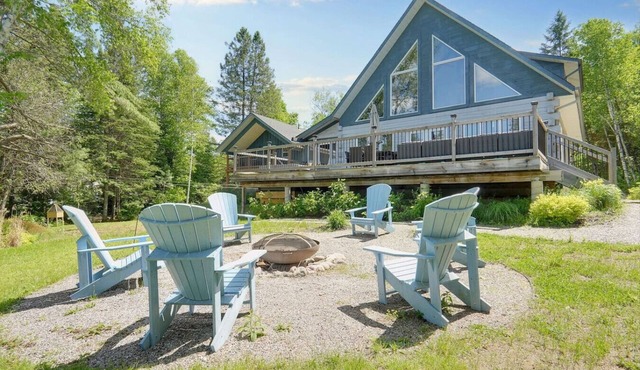The Lake Escape - Waterfront, Hot tub, Sleeps 14!