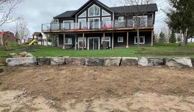 The Lake House on Mantiouwabing Parry Sound
