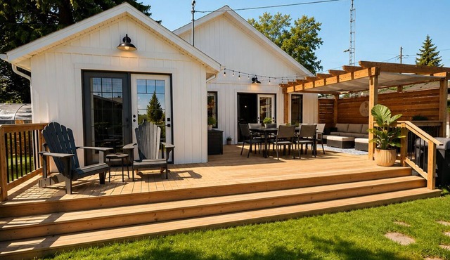 The Lake House | Waterfront Retreat Near Kingsville Wineries