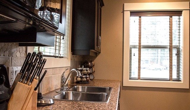 The Lazy Eagle Cottage is a perfect place to unwind. Special rates for long stay