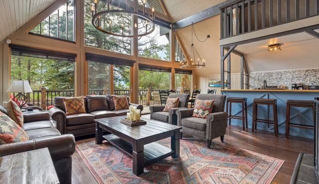 The Legacy Cabin | Hot Tub | Huge Fenced Yard
