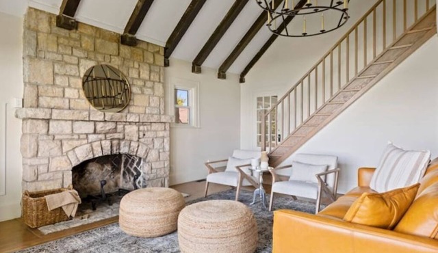 The Lilac Cottage- a Lakefront experience