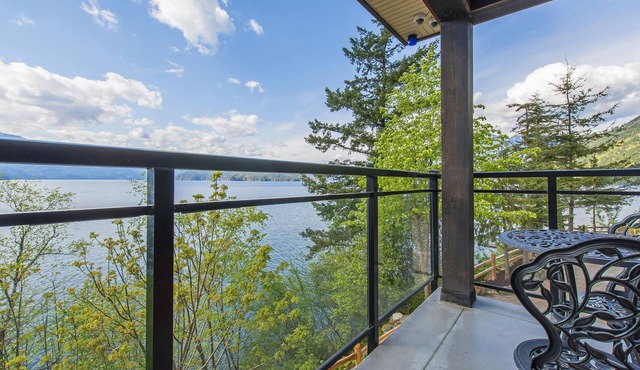 "The Lodge on Harrison Lake" Suite #3