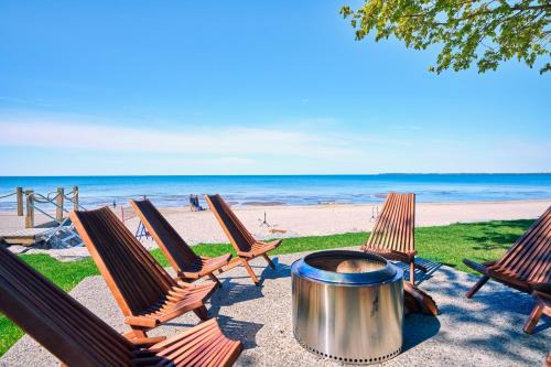 The Long Beach Resort - Beachfront Cottages & Townhouse Suites
