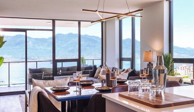 The Luxurious Cubano Room Penthouse! Amazing water view + King beds!