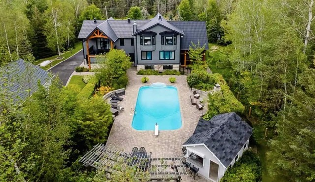 The Mansion, Wasaga beach, Blue mountain