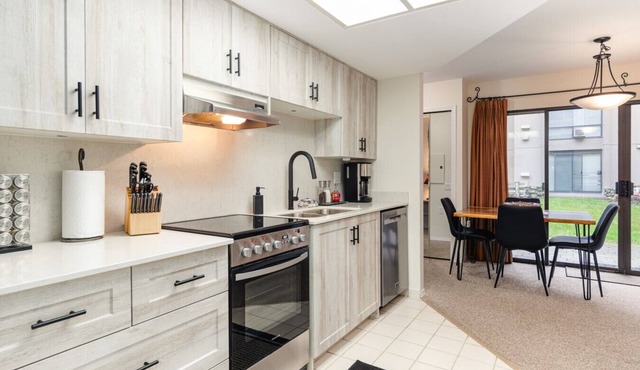 The Maple | Ski-in Ski-out 1 Bed w/Hot Tub, Pool, Sauna, and Fireplace