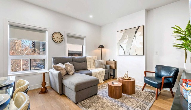 The McCaul | Group Suite Near Baldwin Village