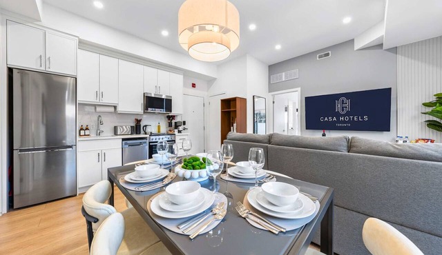 The McCaul | Spacious DT Suite Walk to Kensington