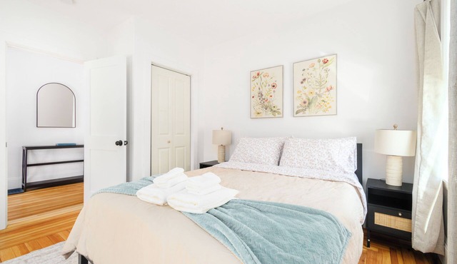 The Milton Manor 3BR 1BA - Sleeps 6 - Unit 1 in Milton