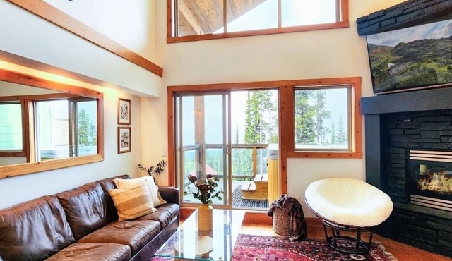 The Nest | Big White - ski-in/out w new hot tub & view of Monashee Mountains