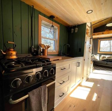 The Nest - Romantic Tiny Home with a Vintage Vibes, 10 mins to Winery