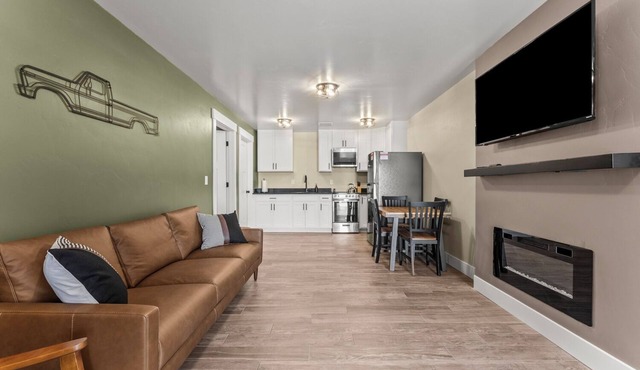 The Pit Stop - Car Themed Apartment in Blackfoot in Blackfoot
