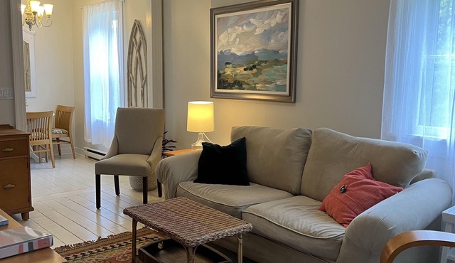 The Poplars Suite 1827: A Historic Stay