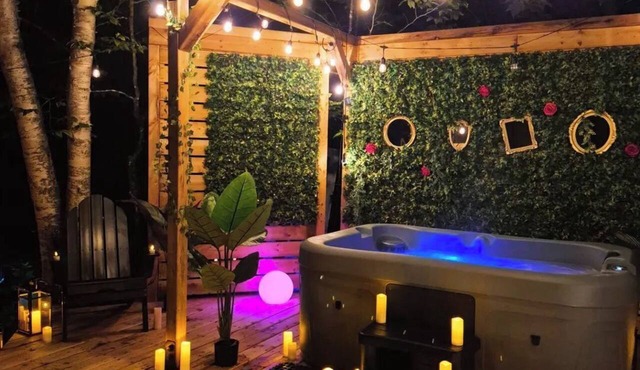 The Rabbit Hole | Luxury Tiny Home | Hot Tub & Barrel Sauna | Adults Only