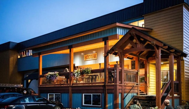 The Raging Elk Adventure Lodging