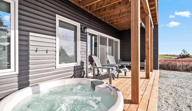 The Right at Surf Western Head - 3BR Home with Oceanfront Hot tub Views