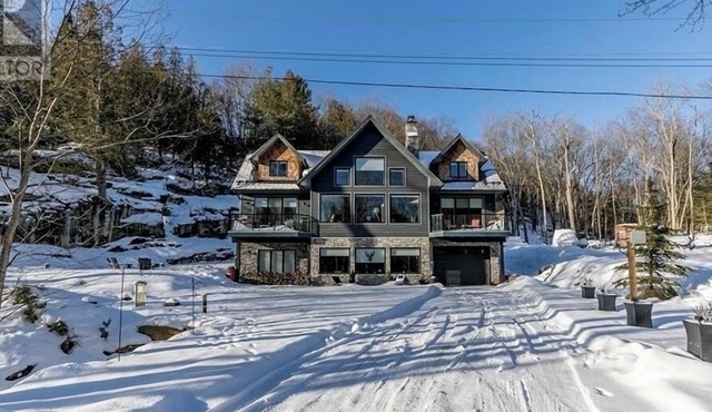 The Rowanwood - Muskoka Cottage Retreat