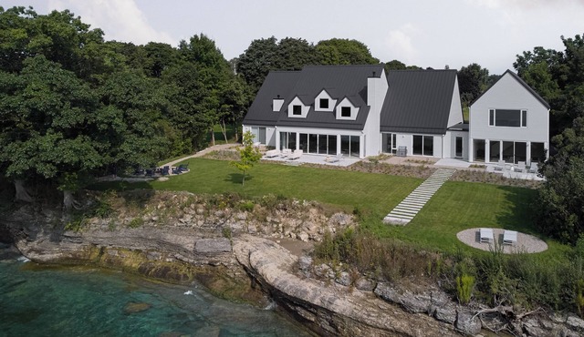 The Rowanwood Wellington 4 Bedrooms Luxury Waterfront
