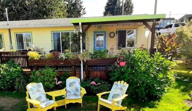 The Salty Mermaid retreat~stunning ocean/mountain/sunset views ~dog friendly
