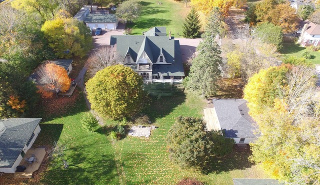 The Saucy Willow Inn & Cottages on Balsam Lake