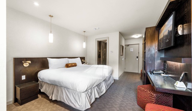 The Shaw Club Hotel