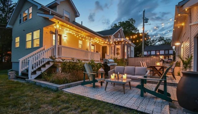 The Smith - Renovated 4 Bedroom