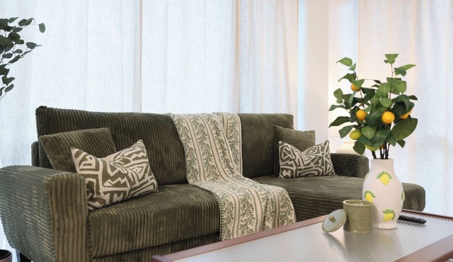 The Soft Yellow Stay | 20 Mins to Downtown Toronto