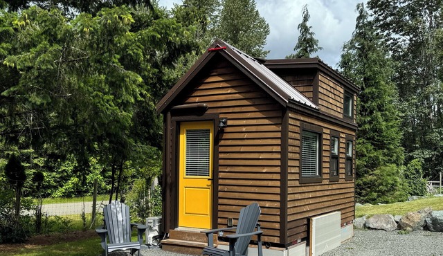 The Thistle - On Quiet Country Acreage - with A/C