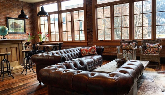 The Tremont Loft- Historic Downtown Luxury