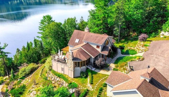 The Vista - Magnificent Waterfront & Hot Tub